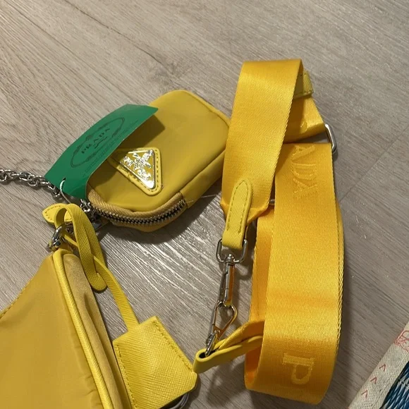 Prada shoulder bag - Picture 2 of 2